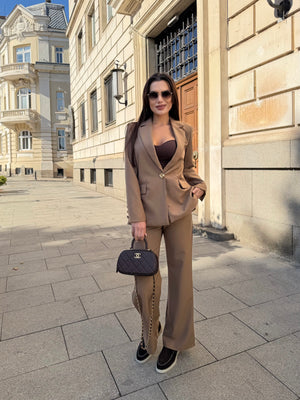CLASSIC ELEGANCE – kostim sako in hlače