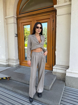 City Crop Suit Beige – kostum v bež barvi