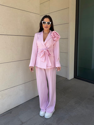 ROSE BLUSH SUIT - Kostum sako z rožo in hlačami