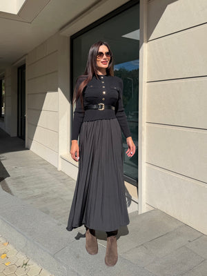 BLACK PLEATED DRESS – дълга рокля плисе с колан