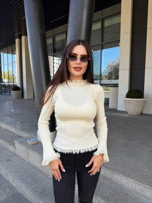 LACE KNIT TOP – плетена блуза с дантелени детайли