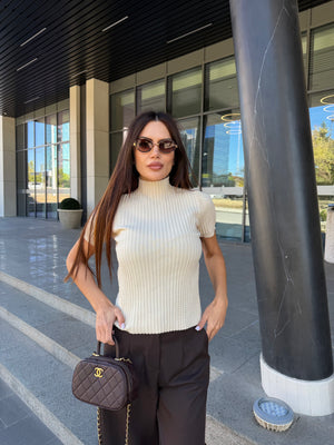 TEXTURED KNIT TOP – high-neck knitted top